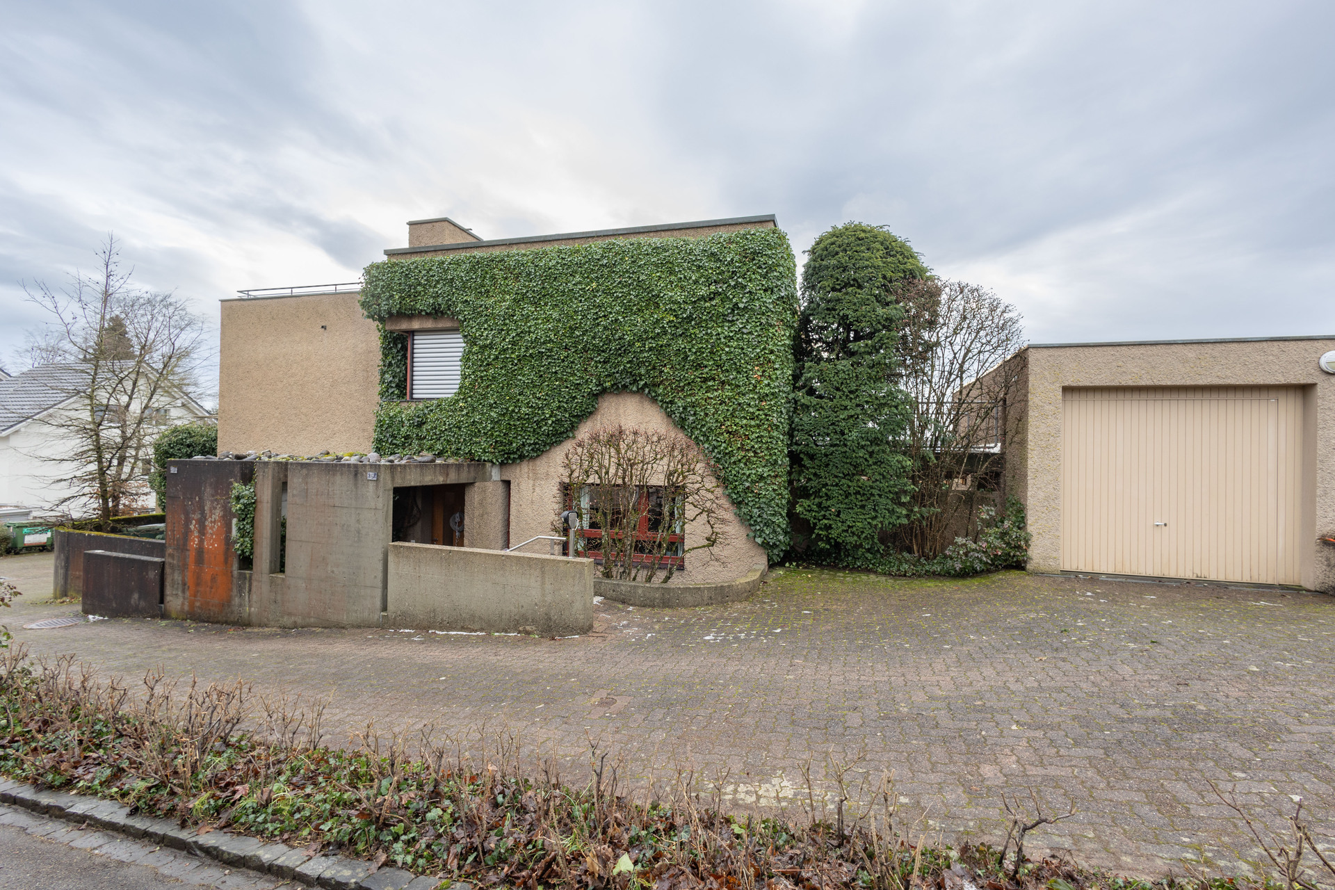 5.5 Doppel-Einfamilienhaus in Bassersdorf mit herrlicher Aussicht