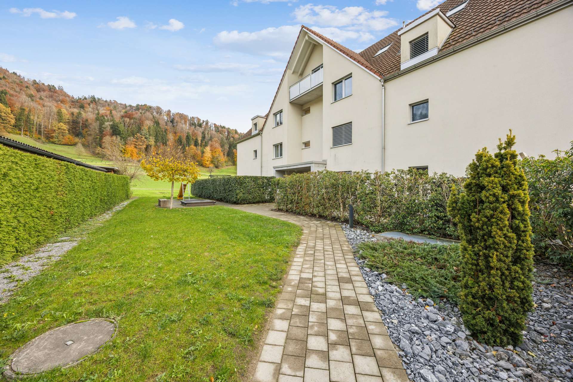 Wohnen mit Stil und Weitblick, 4.5 Zimmer-Dach-Maisonettewohnung in Zell