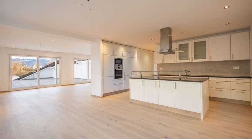 1xuLhynstBcCmv2MPZD83PS3-rutiwiesstr_16b_jona_15