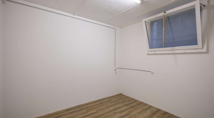 8RDsKhByiJf9KGSzXYDVeXRC-rutiwiesstr_16b_jona_03