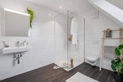 b1e358275985e70427934fddd4ee7395