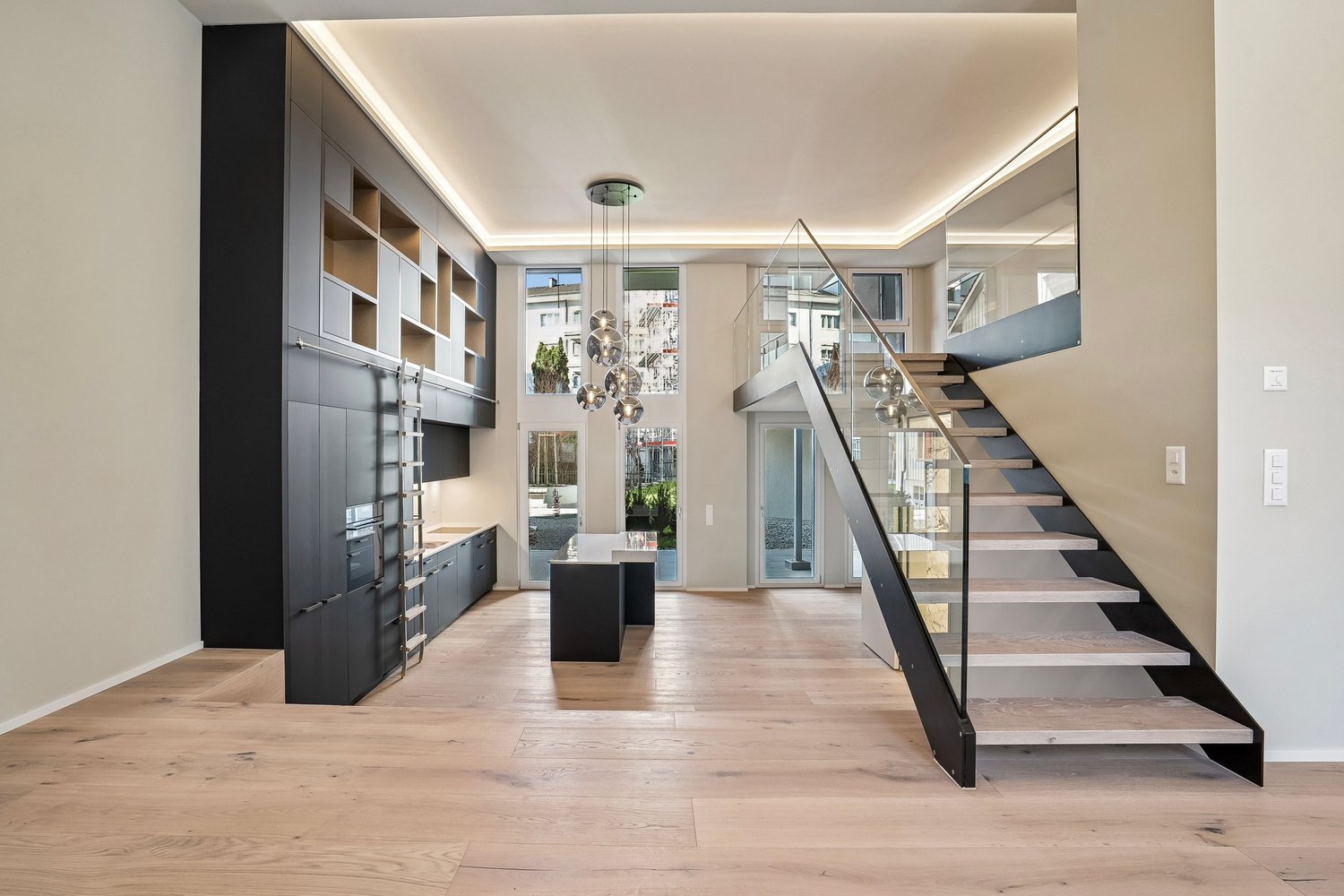 ERSTVERMIETUNG: 2.5-Loftzimmerwohnung an bester Lage in Zürich-Oerlikon