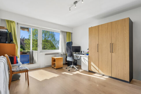 Schlafzimmer mit Balkonzugang 16.3 m²