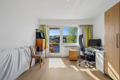 Ruhiges Schlafzimmer mit vielseitigen Einrichtungsmöglichkeiten