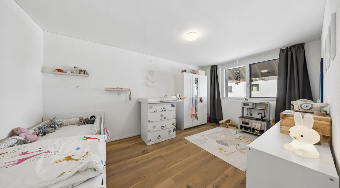 Helles Zimmer zum Spielen, Träumen und Wohlfühlen