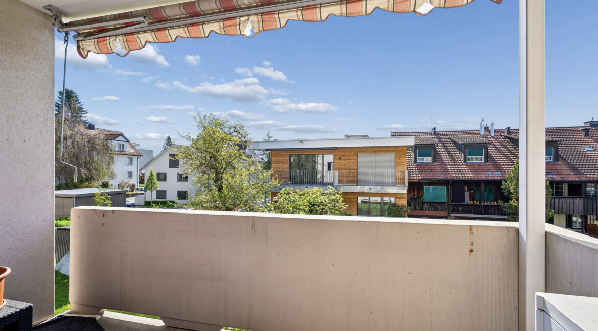 Südbalkon 5.37 m² und gemeinsamer Garten
