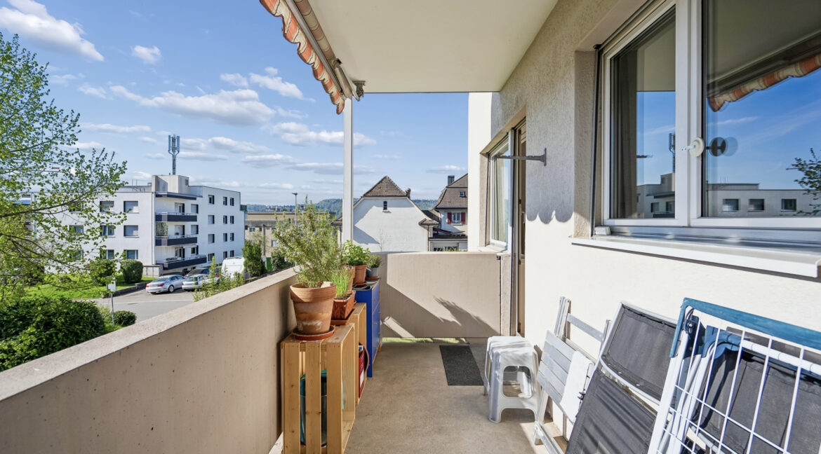 Balkon 5.3 m² mit Sonnenstore