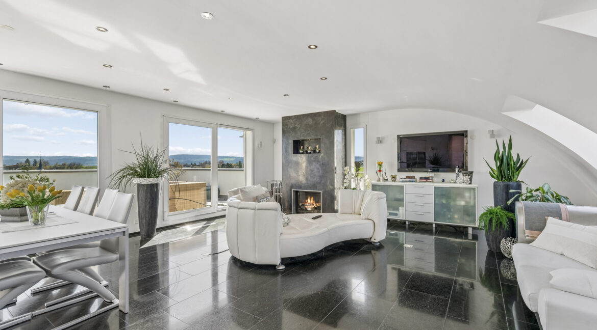 Wohnzimmer mit Kamin für gemütliche Stunden