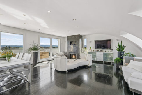 Wohnzimmer mit Kamin für gemütliche Stunden