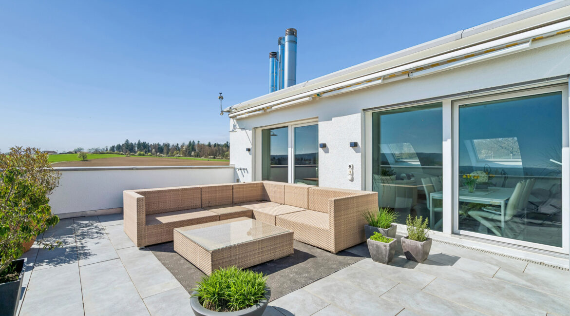 Terrasse mit Blick über Landwirtschaftszone