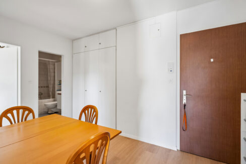 Einladender Vorraum mit Zugang zu allen Wohnbereichen