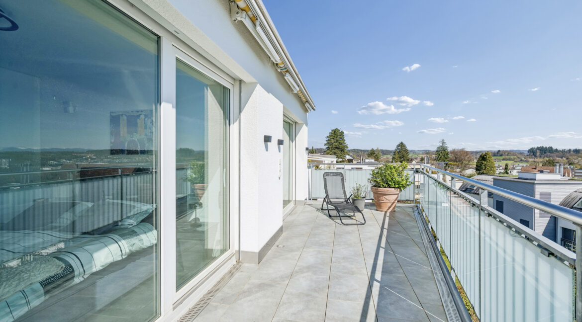 Zimmer und Master Bedroom mit direktem Terrassenzugang