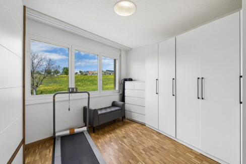 Helles Schlafzimmer 13 m² mit Blick über die Wiesen