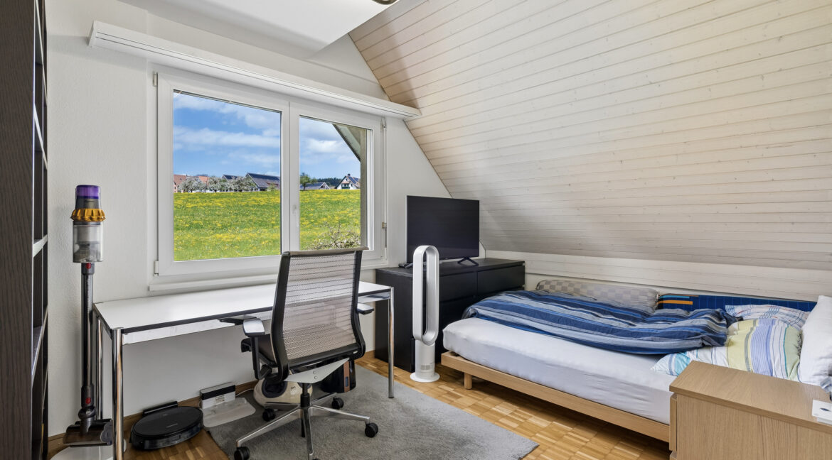 Gemütliches Zimmer mit Dachschräge und Weitblick 12.1 m²