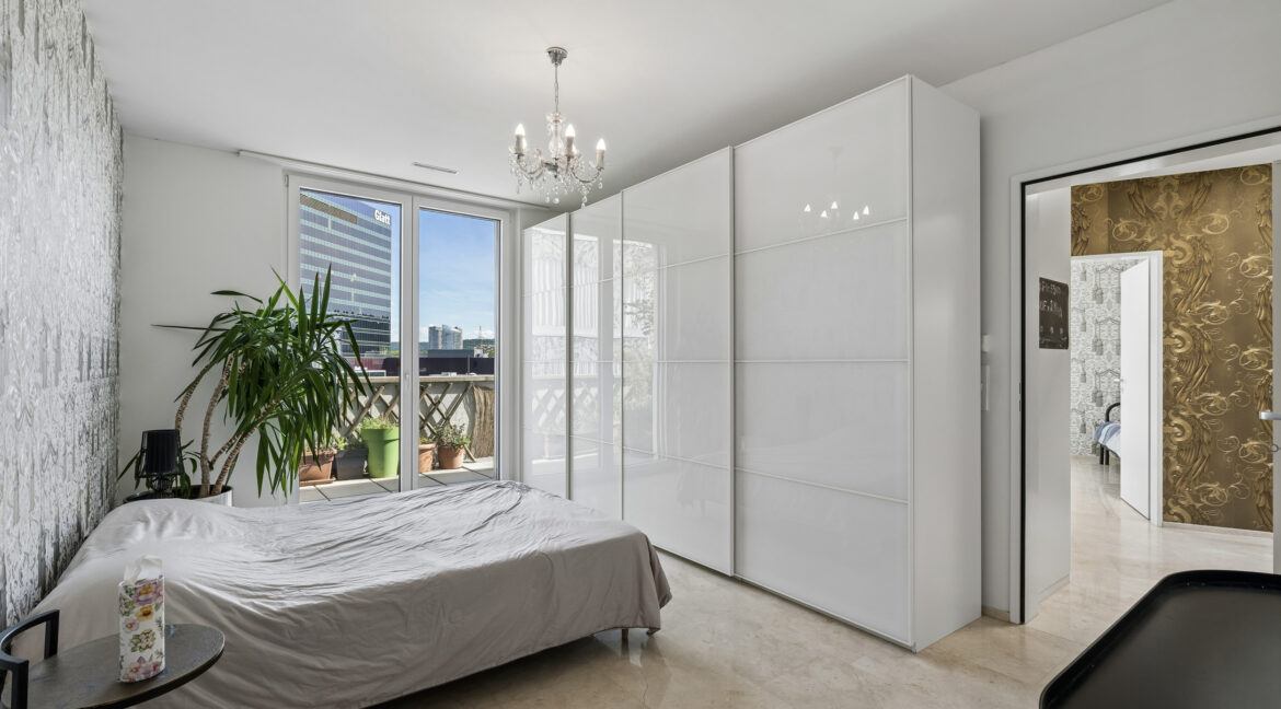 Schlafzimmer 16.1 m² mit Terrassenzugang