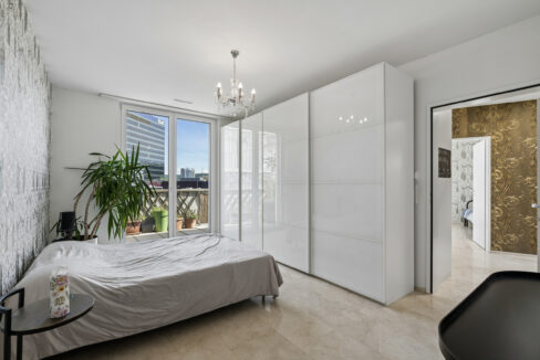 Schlafzimmer 16.1 m² mit Terrassenzugang