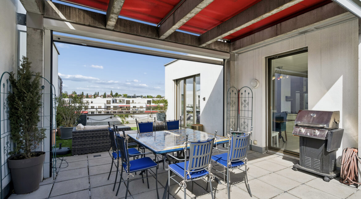 Terrasse mit elektrischem Sonnendach