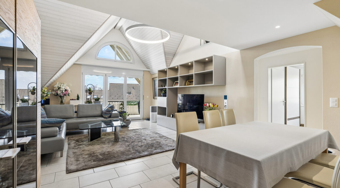 Luft, Raum und Licht im Wohn- und Esszimmer