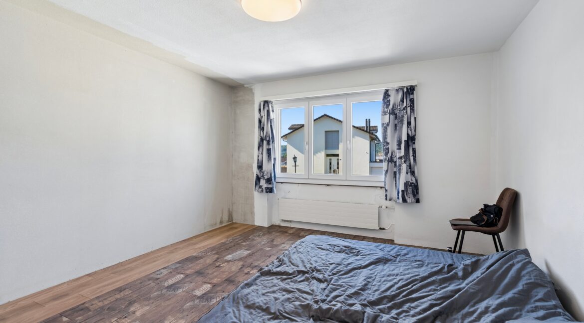 5.5 Zimmer Gartenwohnung - Schlafzimmer 16.2 m²