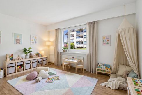 Helles Hauptschlafzimmer 14.9 m² mit viel Platz für Schränke - Möblierungsvorschlag