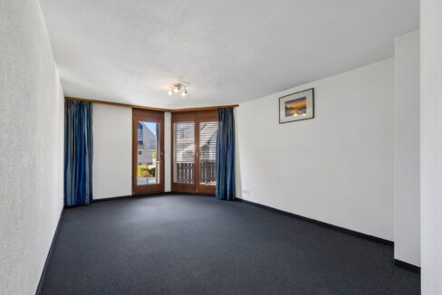 Elternschlafzimmer (ca. 22m2) mit direktem Zugang zum Balkon (1.OG)