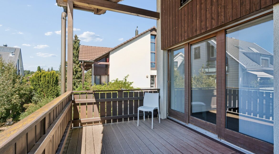 Grosszügiger, gedeckter Balkon (1. OG)