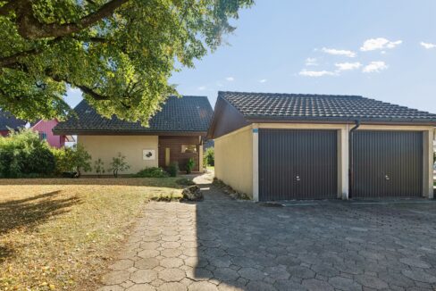 Zwei Garagen für bequemes Parkieren