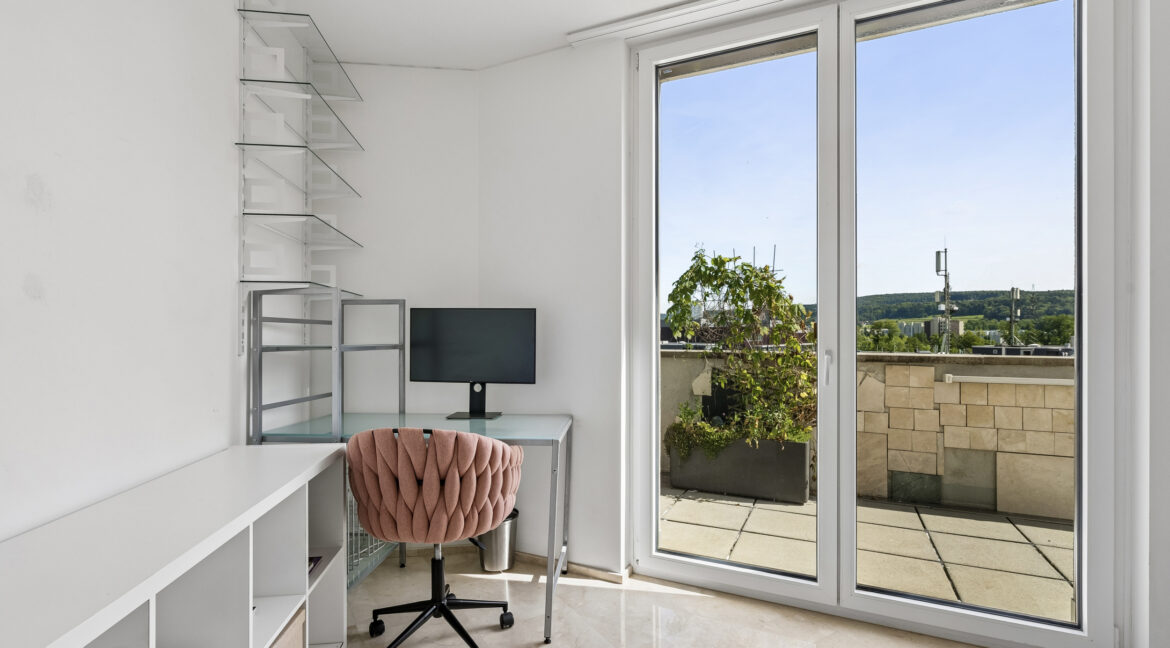 Gästezimmer und Büro 11.9 m² mit Weitblick und Terrassenzugang