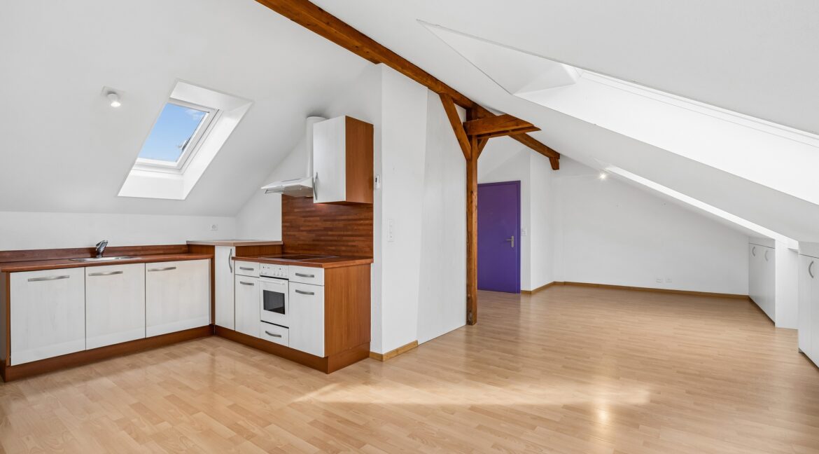 Dachgeschosswohnung: Offener, heller Wohnbereich mit 40.6 m²
