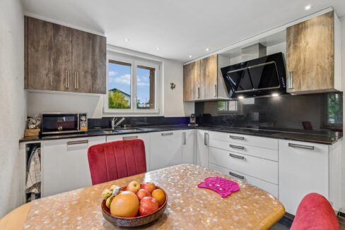 Erdgeschosswohnung: Neuwertige Wohnküche